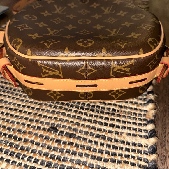 Authentic Louis Vuitton Boite Chapeau Souple MM Monogram Canvas LV Crossbody Bag - Picture 3 of 9